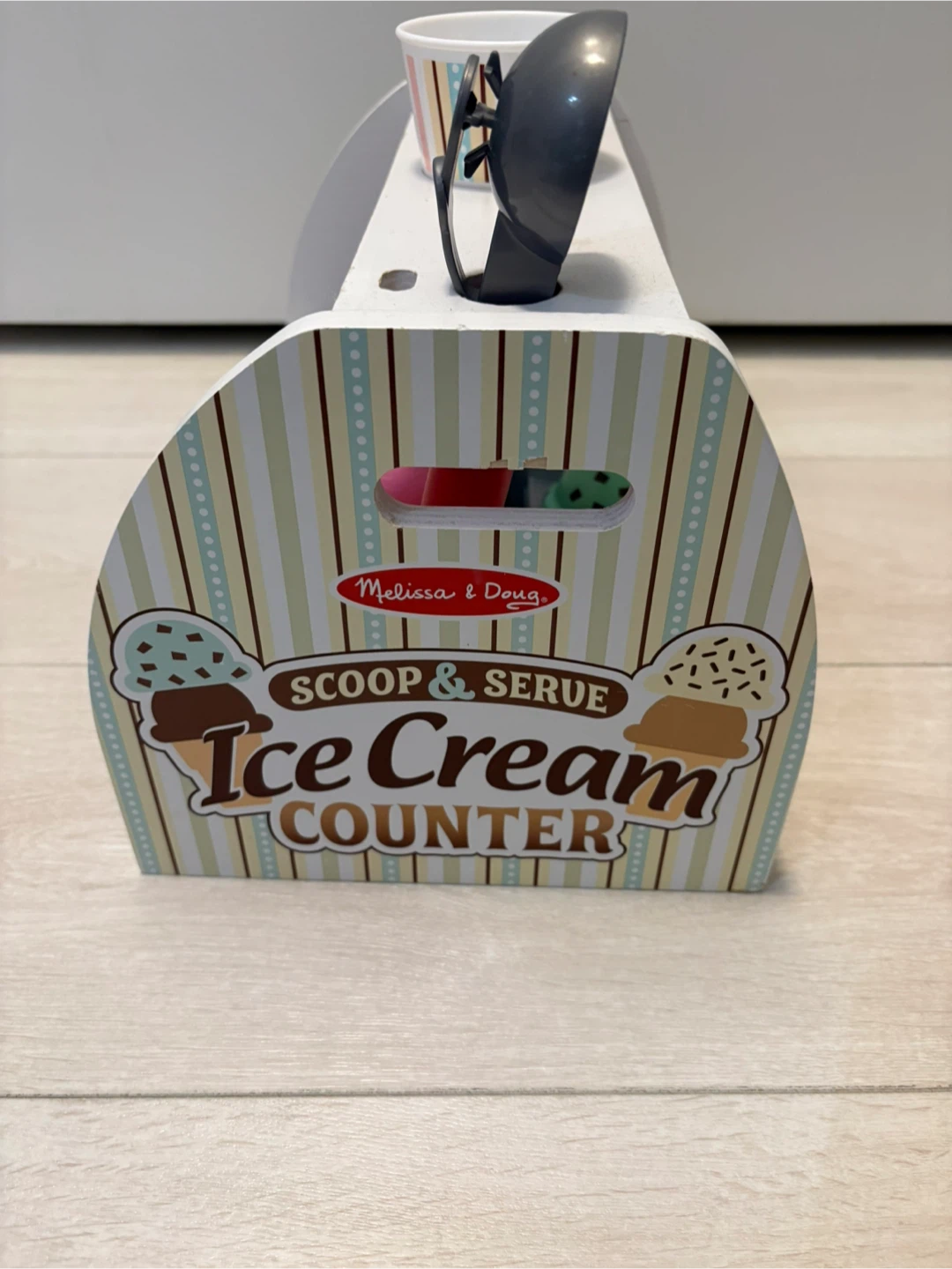Melissa & Doug Scoop & Serve Ice Cream Counter - photo 3