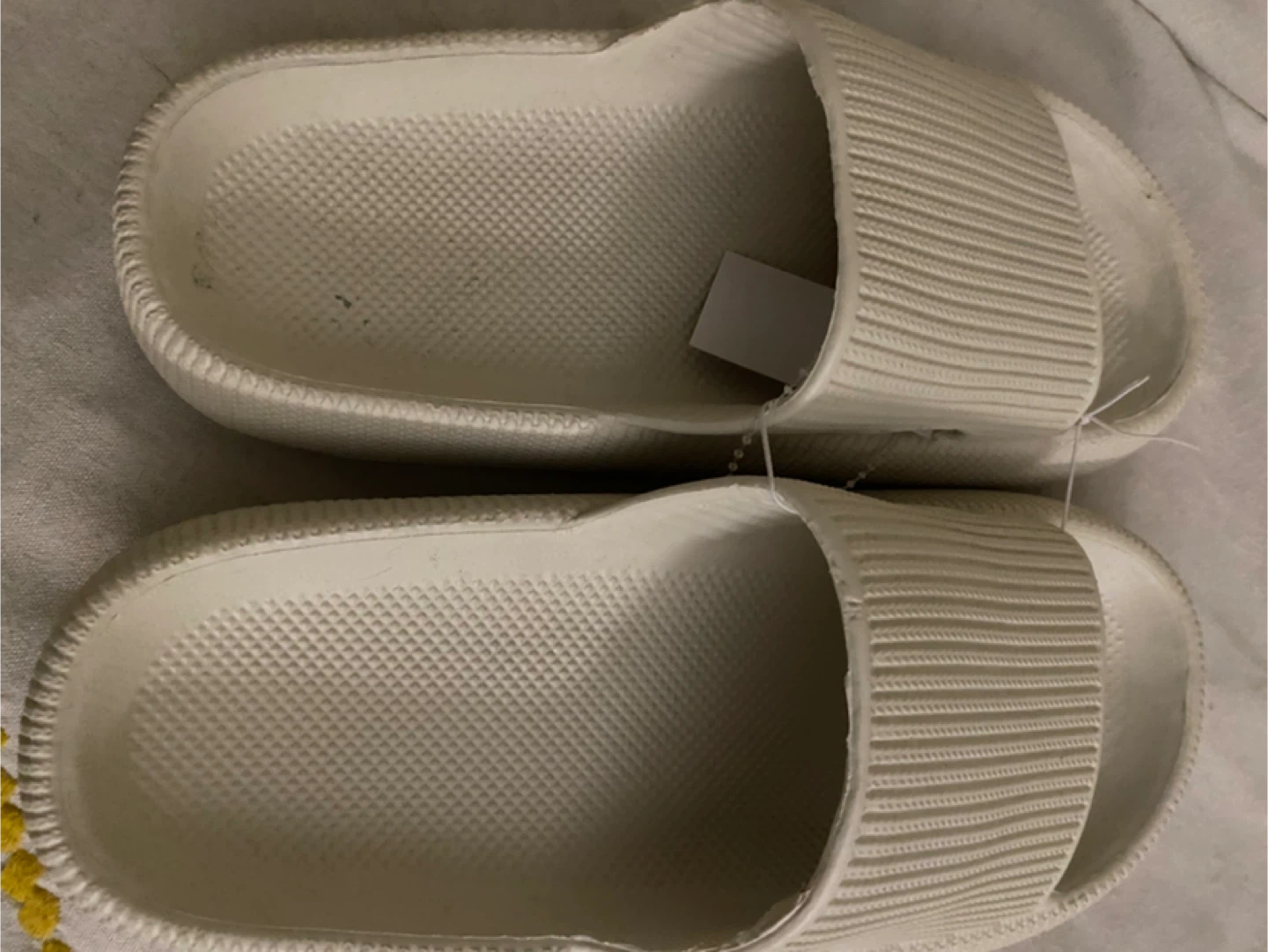 White Pillow Slides Sandals, size 7 - photo 3