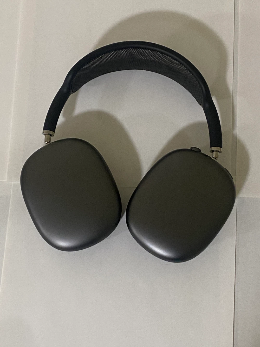 AirPods Max, Space Gray, Excellent Condition, With Case - photo 2