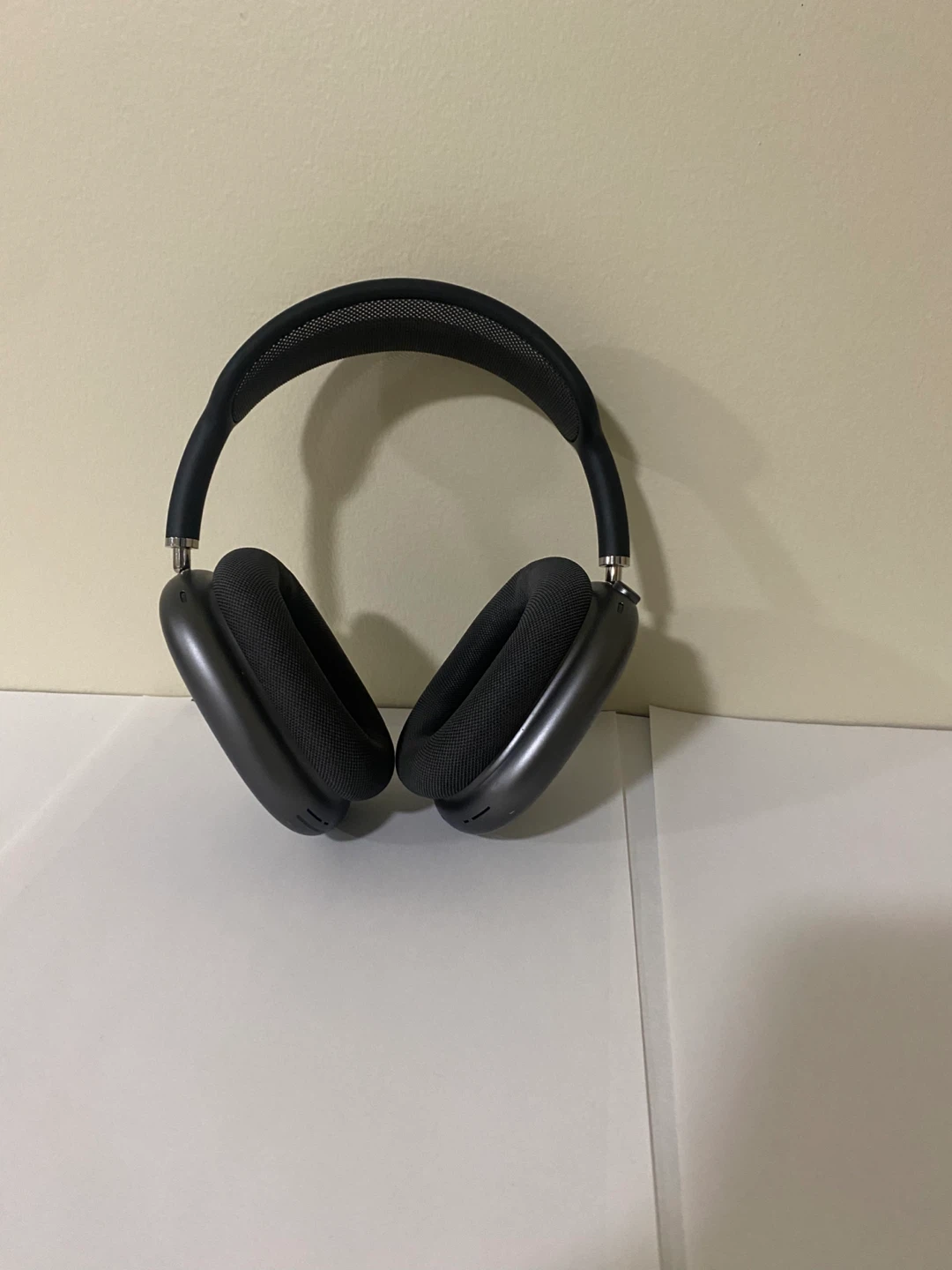 AirPods Max, Space Gray, Excellent Condition, With Case - photo 5