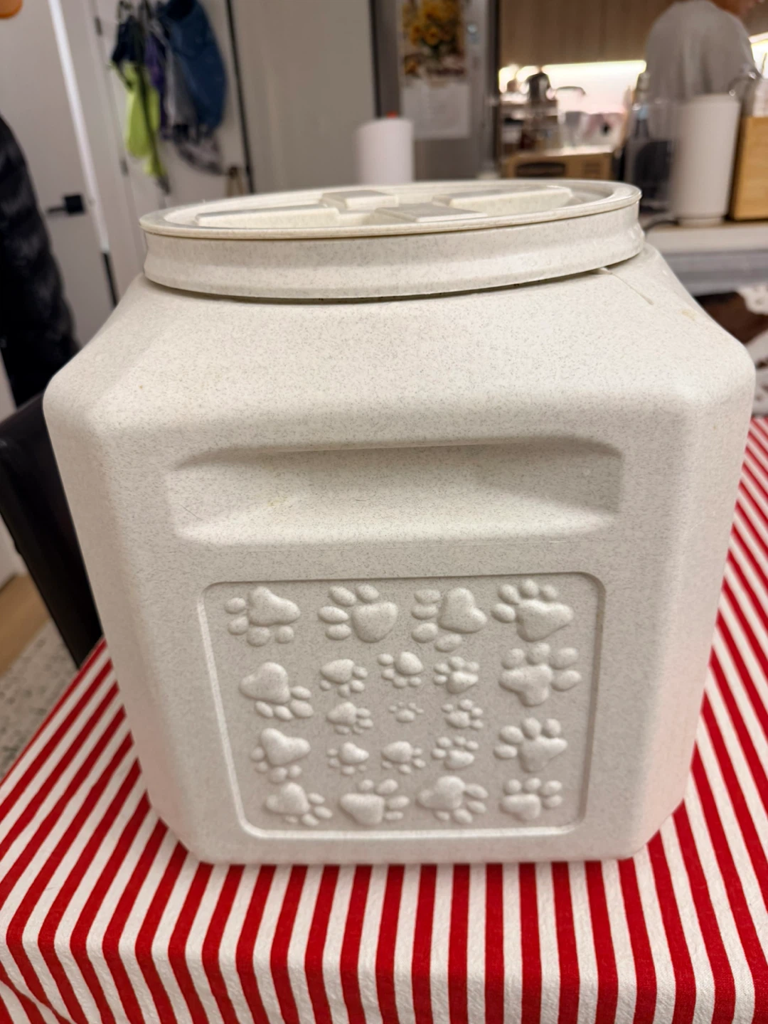 35-lb pet food container