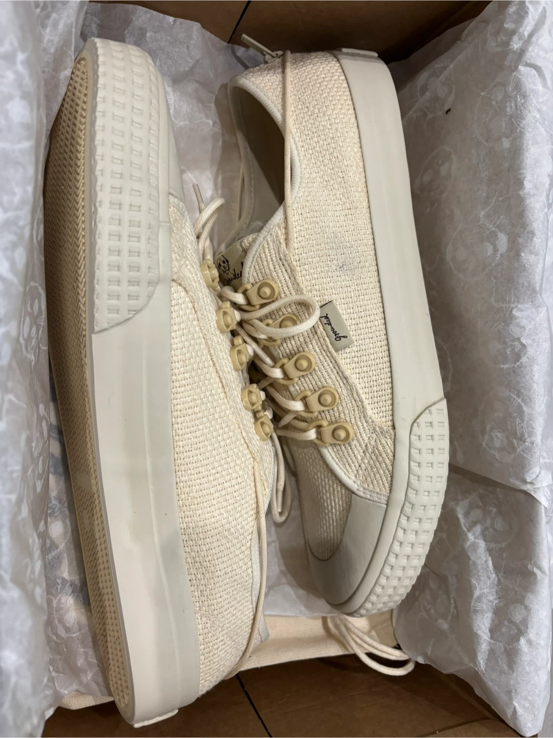Grounded Lee Ivory Canvas Shoes Unisex (US M9/W10.5)