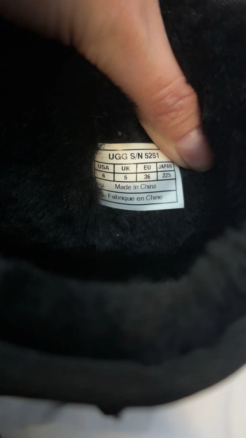 UGG Short Classic Boots Black -Size 6 Women’s - photo 5