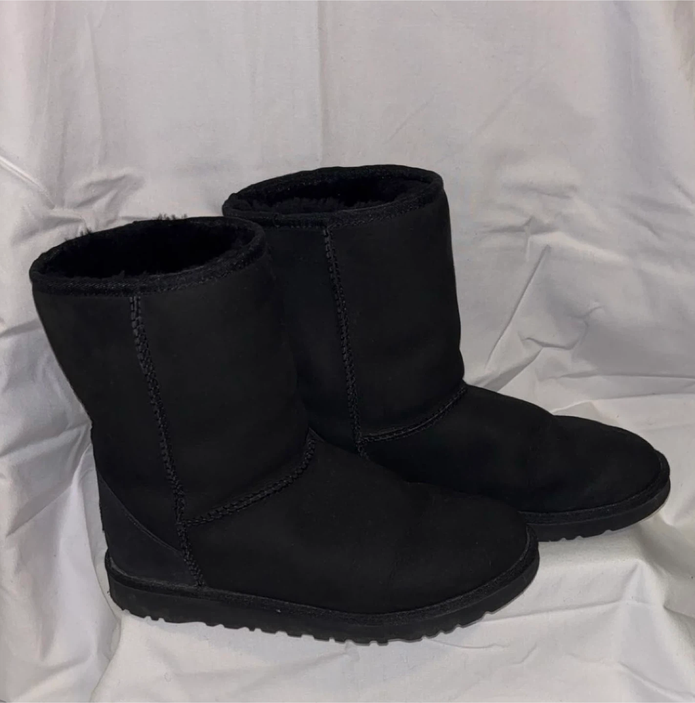 UGG Short Classic Boots Black -Size 6 Women’s