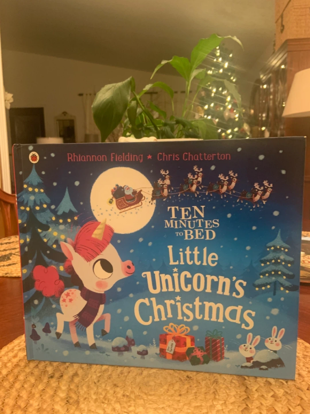 Ten Minutes to Bed: Little Unicorn's Christmas Book - photo 2