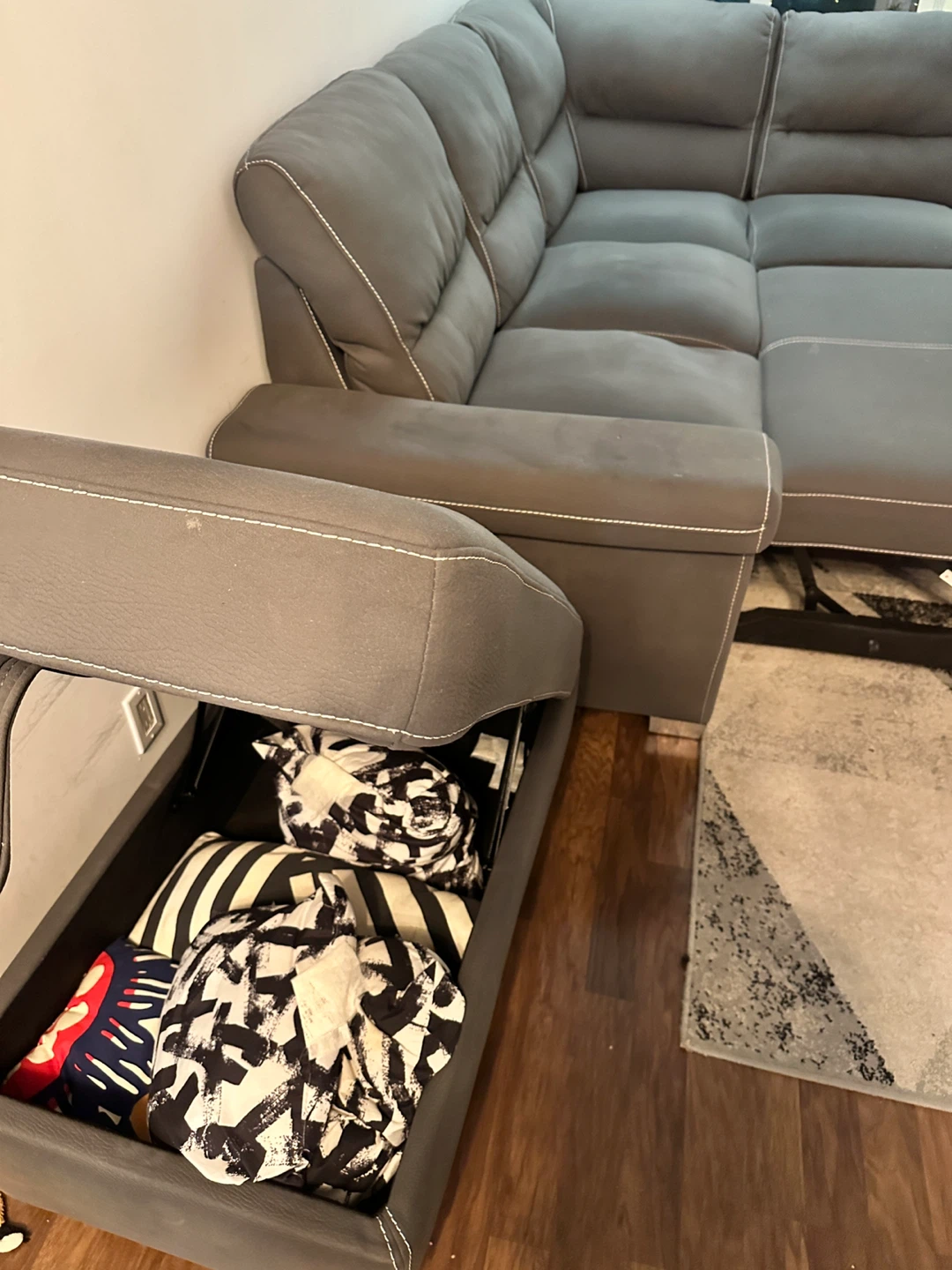 Leon’s Sectional with Pull Out Bed & Storage | No damages at all - photo 2