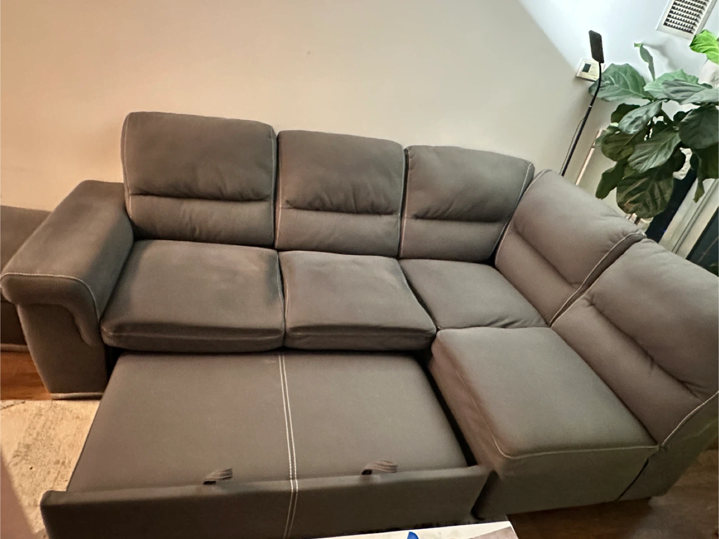 Leon’s Sectional with Pull Out Bed & Storage | No damages at all - photo 4