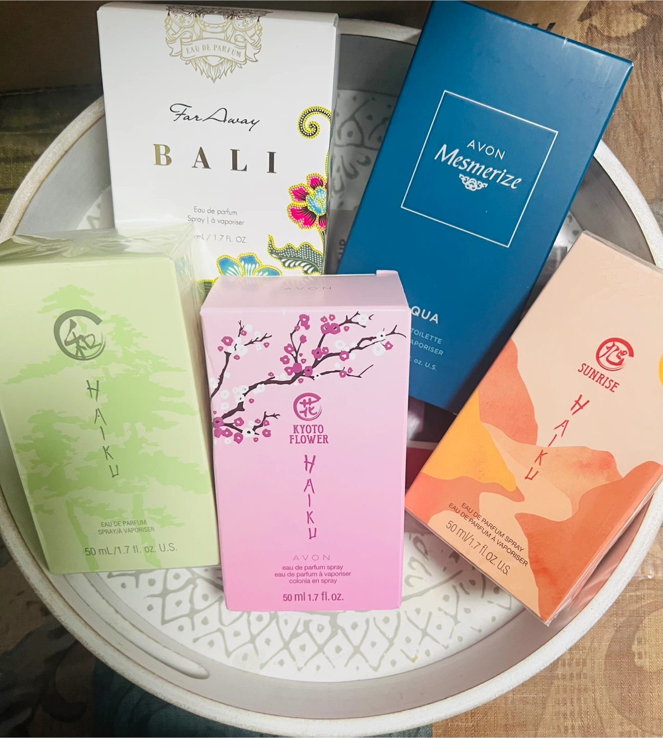 Avon Beauty Bundle: Perfume, Body Cream, Eyeshadow - photo 2