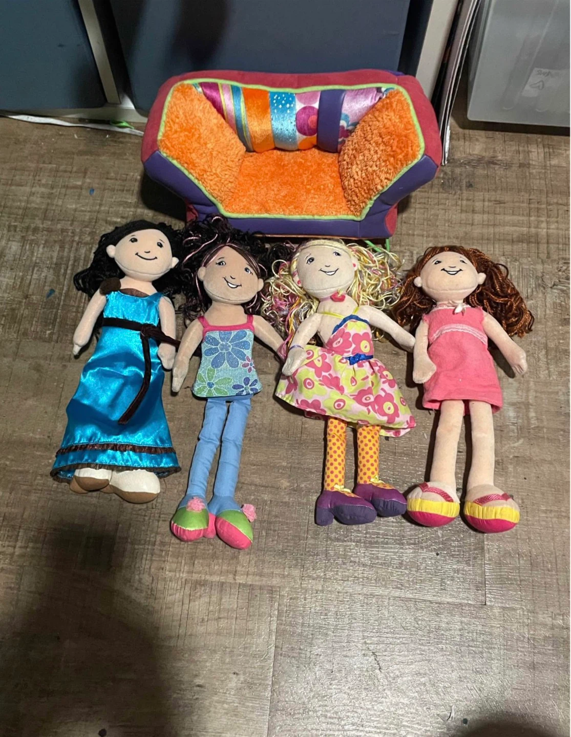 Groovy girls dolls & couch