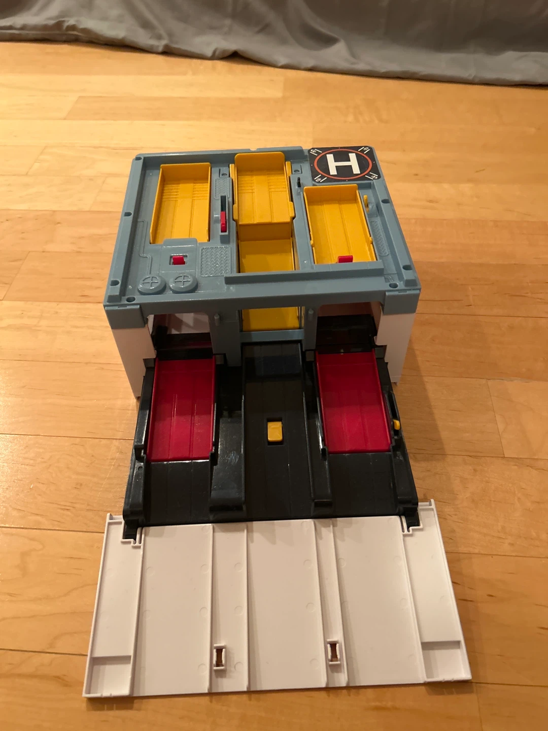 Vintage Matchbox Airport Command Centre Playset - photo 2