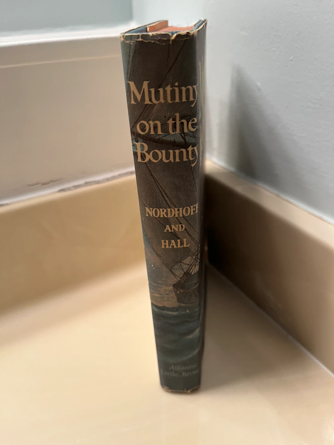 Mutiny on the Bounty Vintage 1960 Hardcover Book - photo 3
