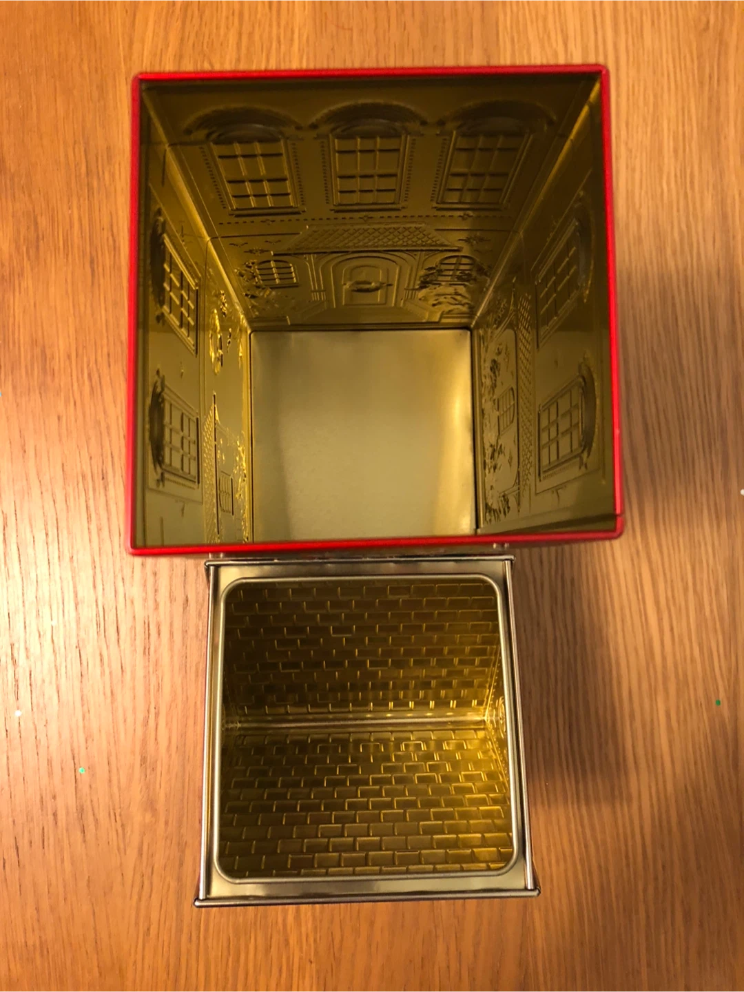 Decorative Red House Tin - photo 4