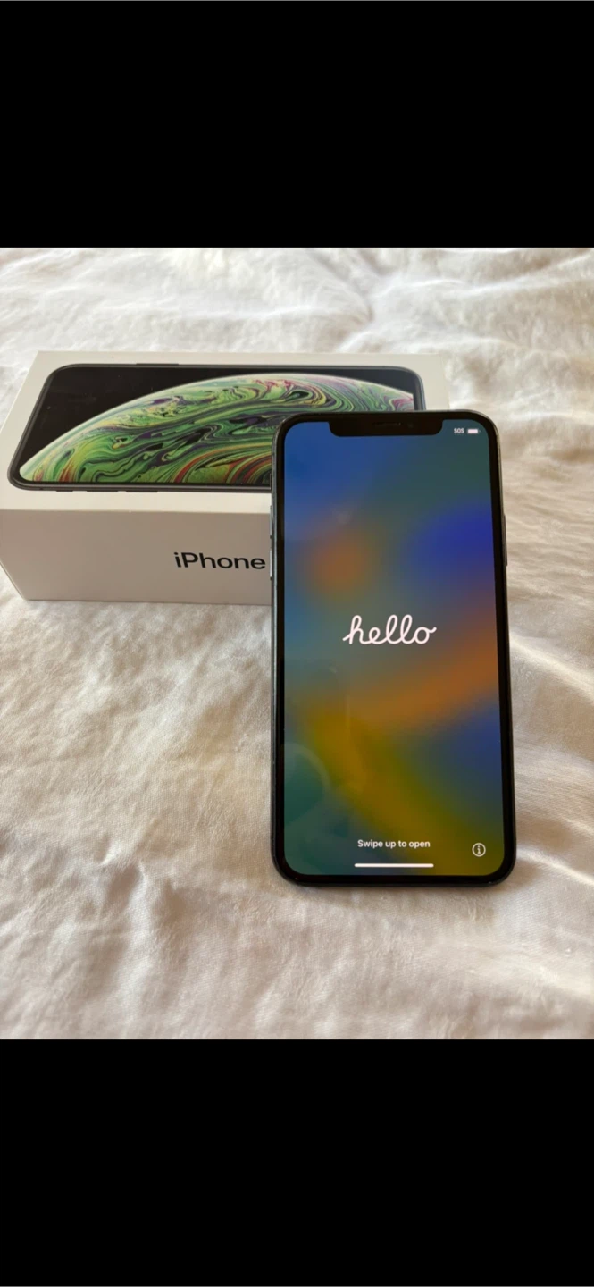 Apple iPhone XS Space Gray 64GB - Like New!