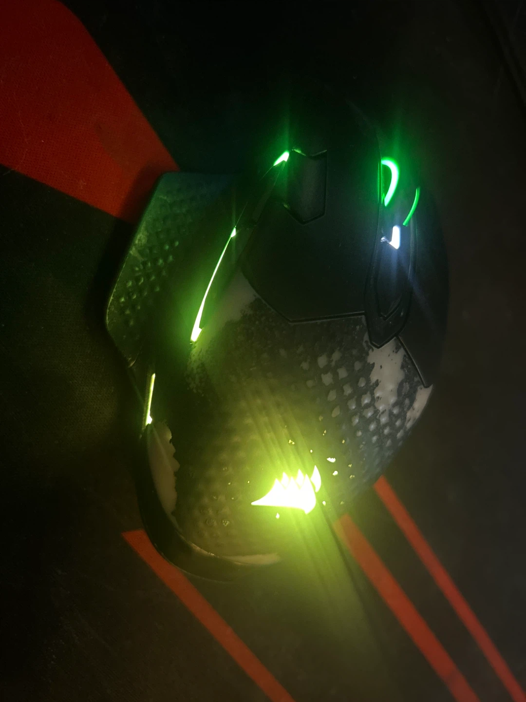 Corsair Dark Core RGB Pro Wireless Gaming Mouse - photo 4