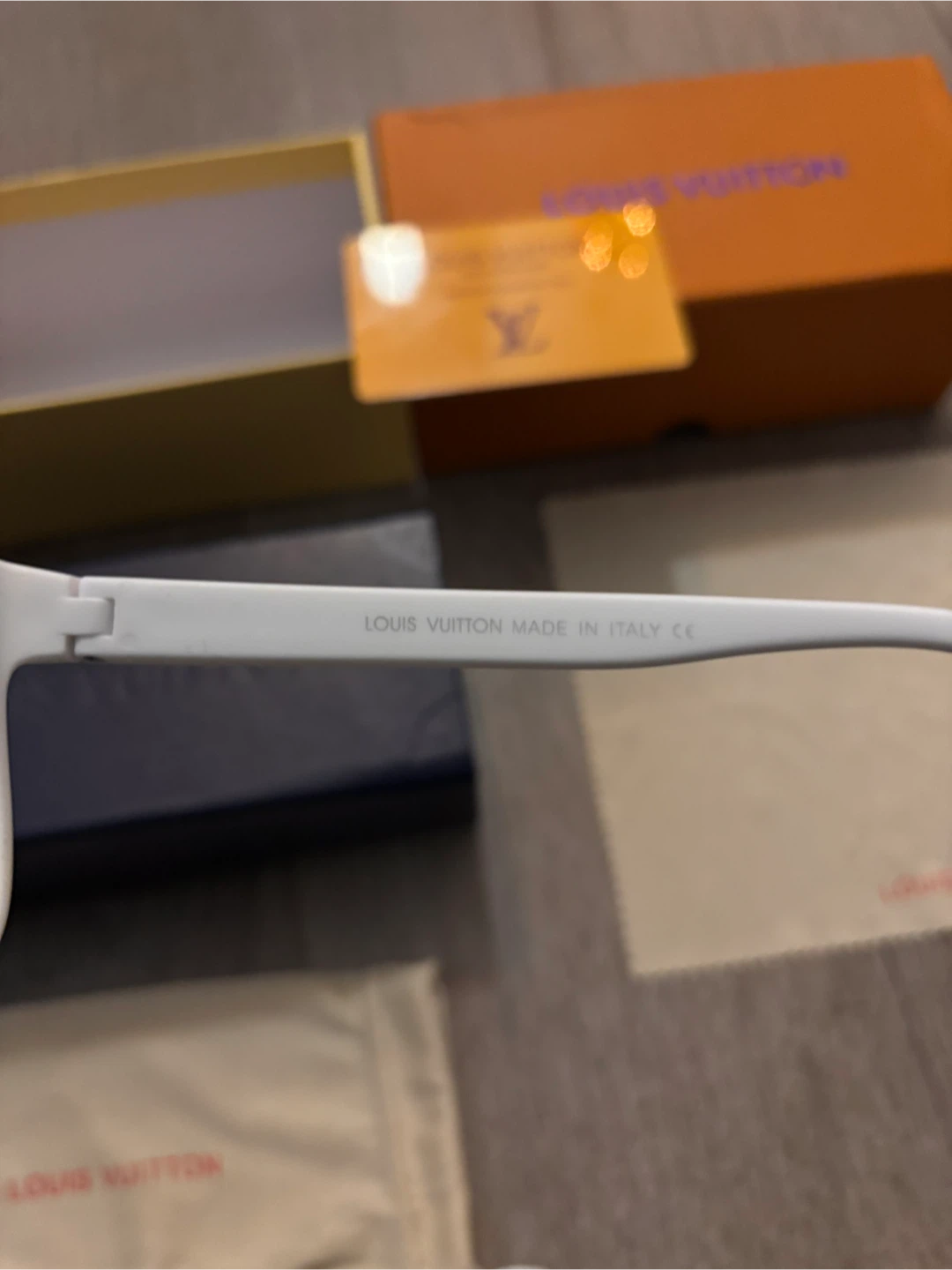 Louis Vuitton Sunglasses - White Frame - photo 4