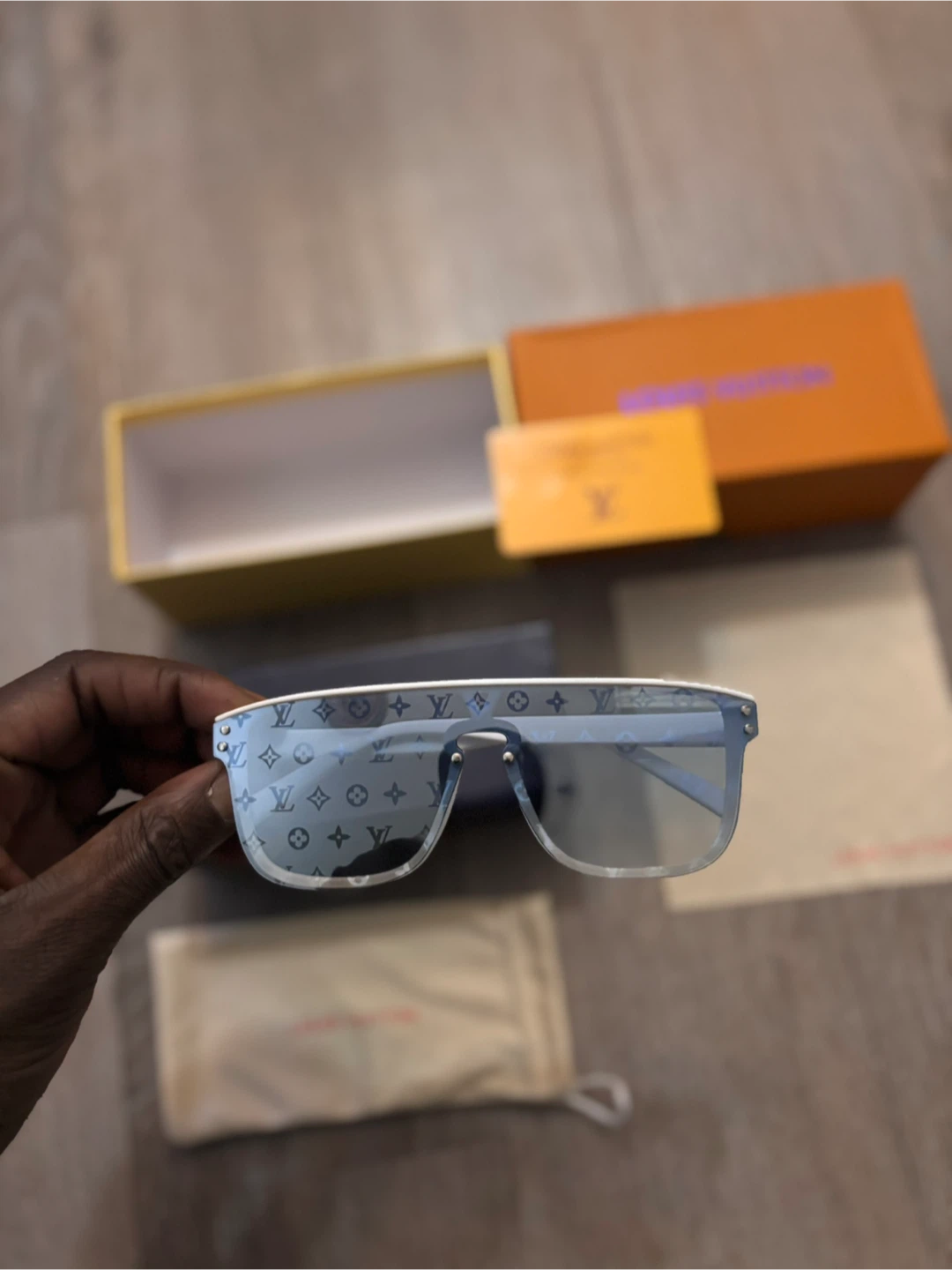 Louis Vuitton Sunglasses - White Frame - photo 2