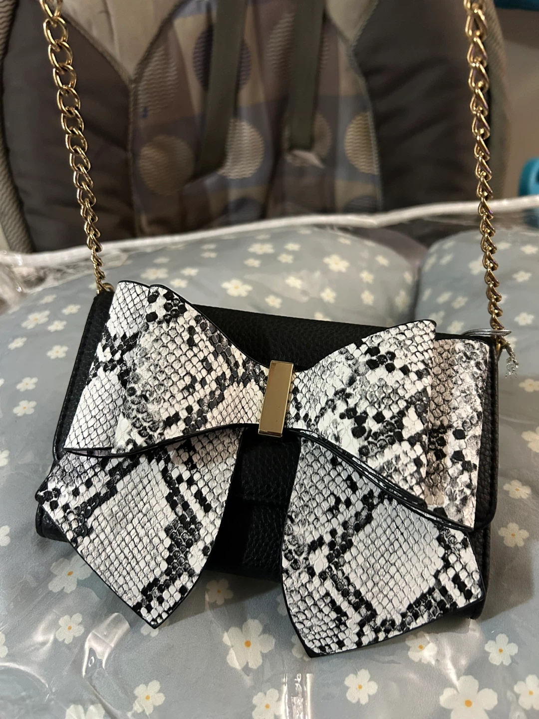 Crossi Black & Snakeskin Bow Crossbody Bag - New! - photo 3