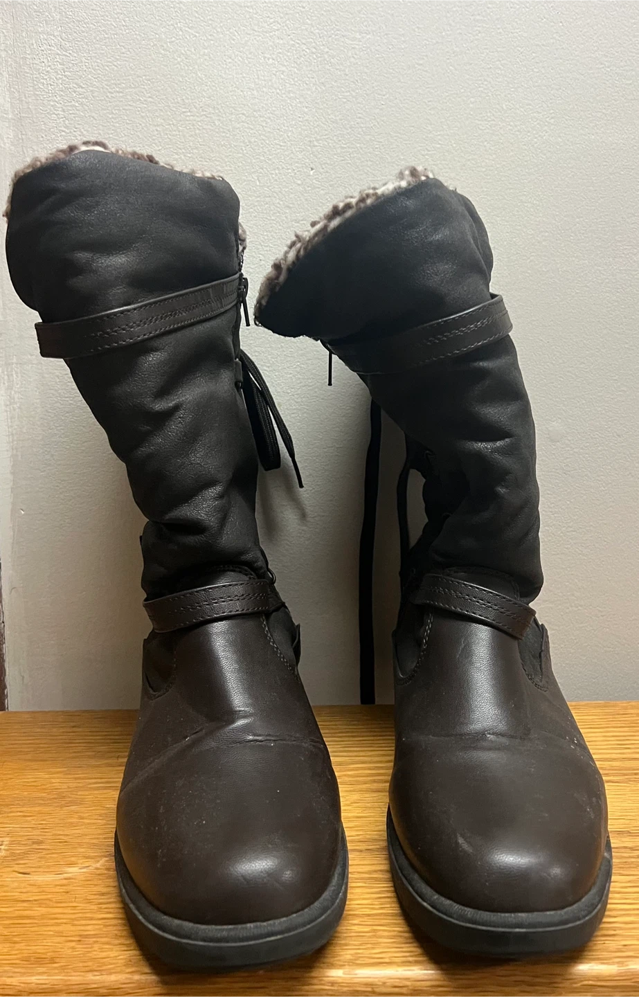 Women's boots Size 10  Brown FAUX FUR Lined