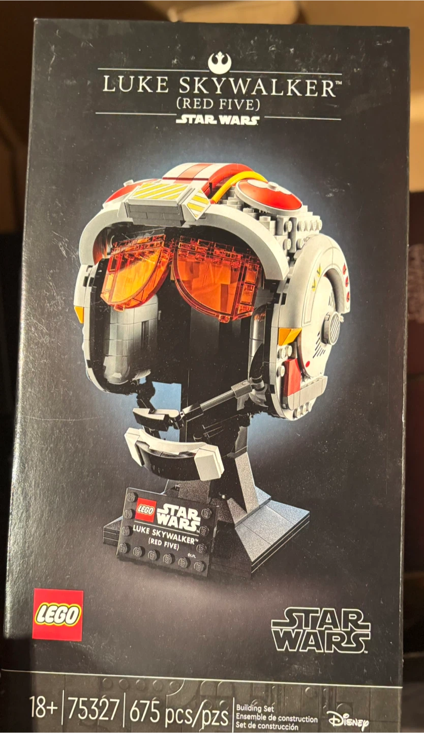 New LEGO Luke Skywalker (Red Five) Helmet 75327