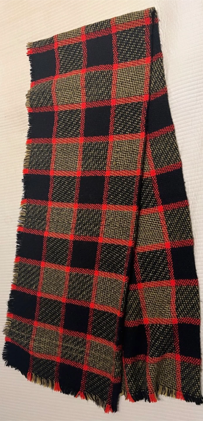 Zara’s Premium Line Plaid Argyle-Patterned Scarf