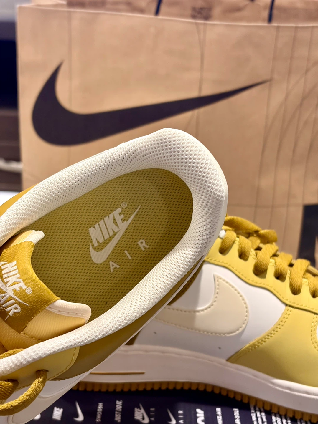 Nike Air Force 1 '07 Yellow/White US 10 - photo 5