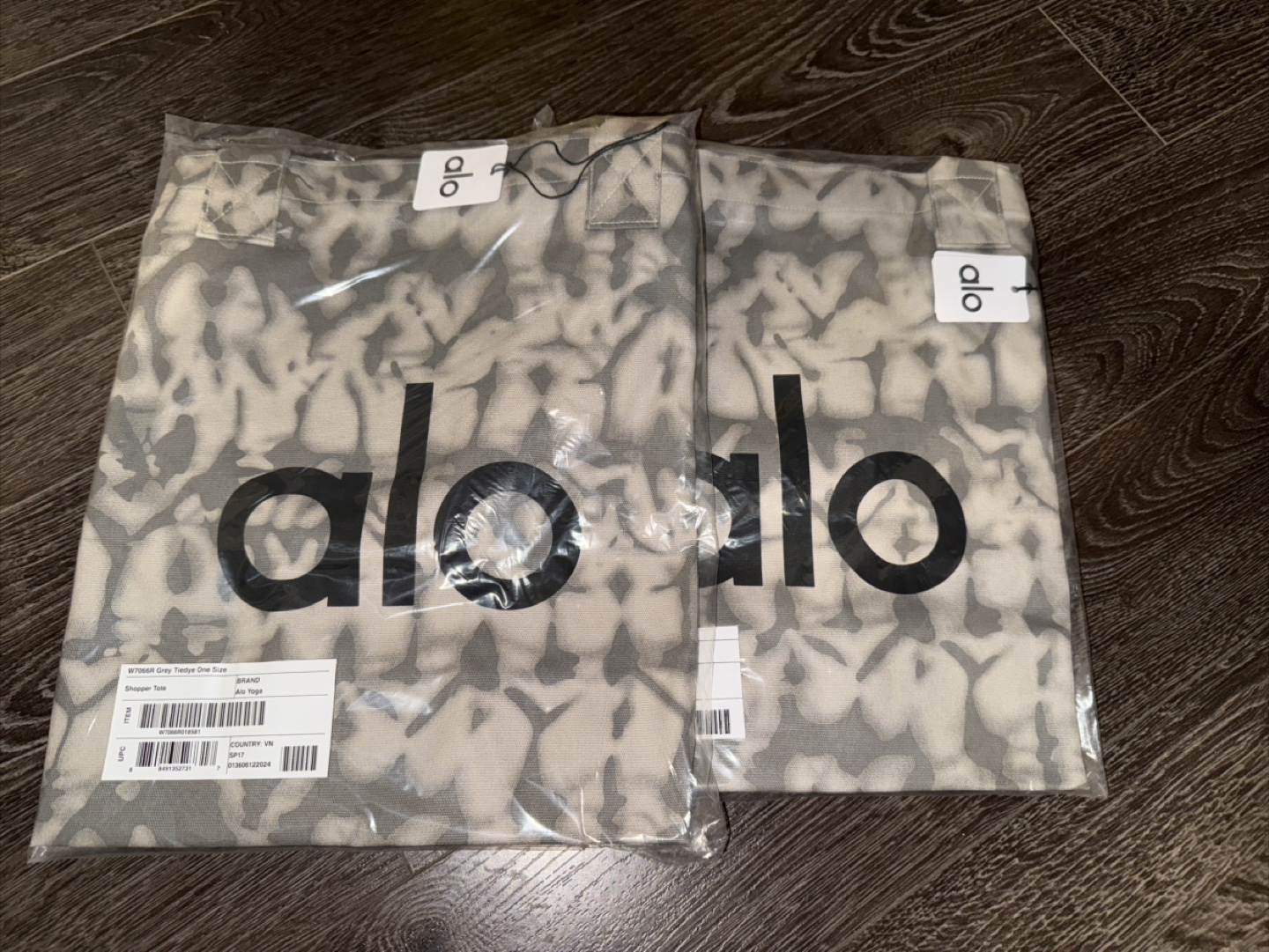 New Alo Yoga Grey Tie-Dye Shopper Tote