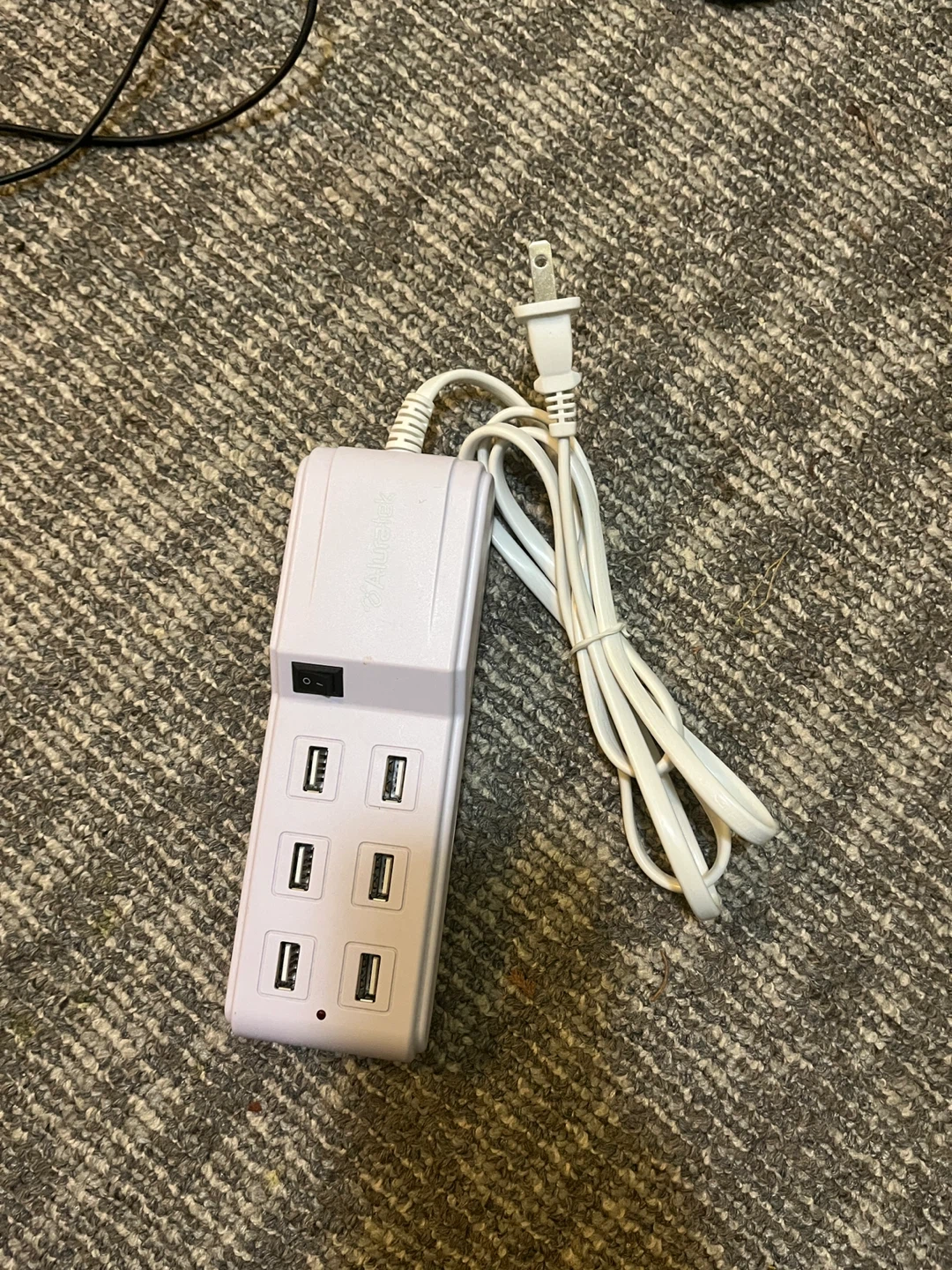Samsung VGA Cable & Anker USB Power Strip - photo 3