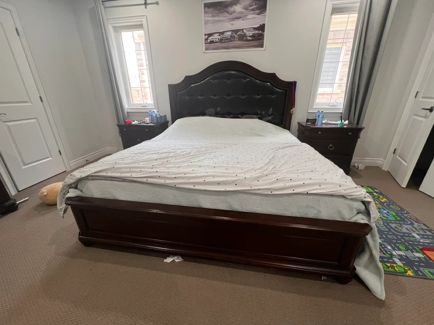 King size bed with 2 nigh stands and dresser chest - photo 2