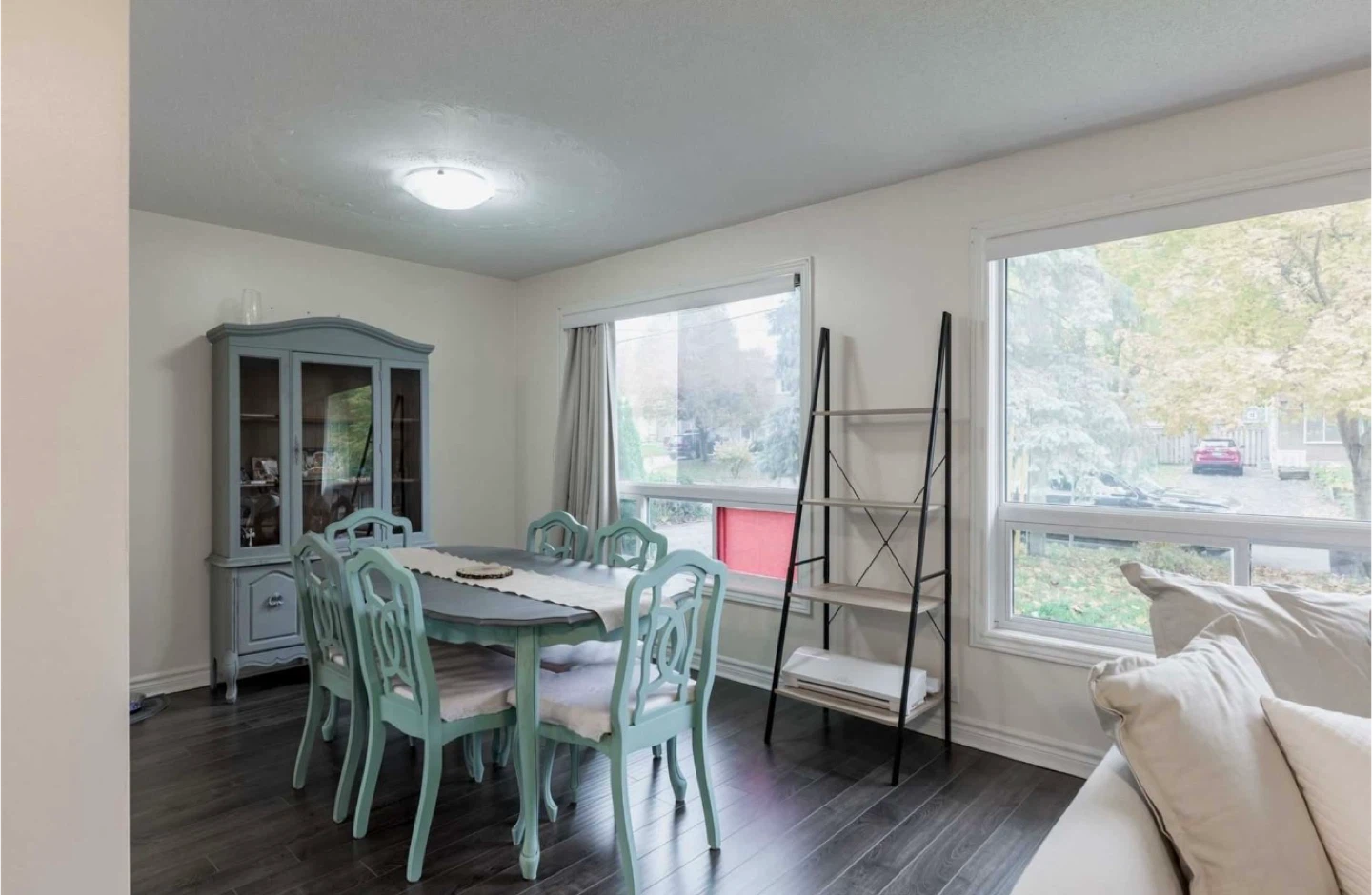3+2 bedroom detached house in Newmarket - photo 5