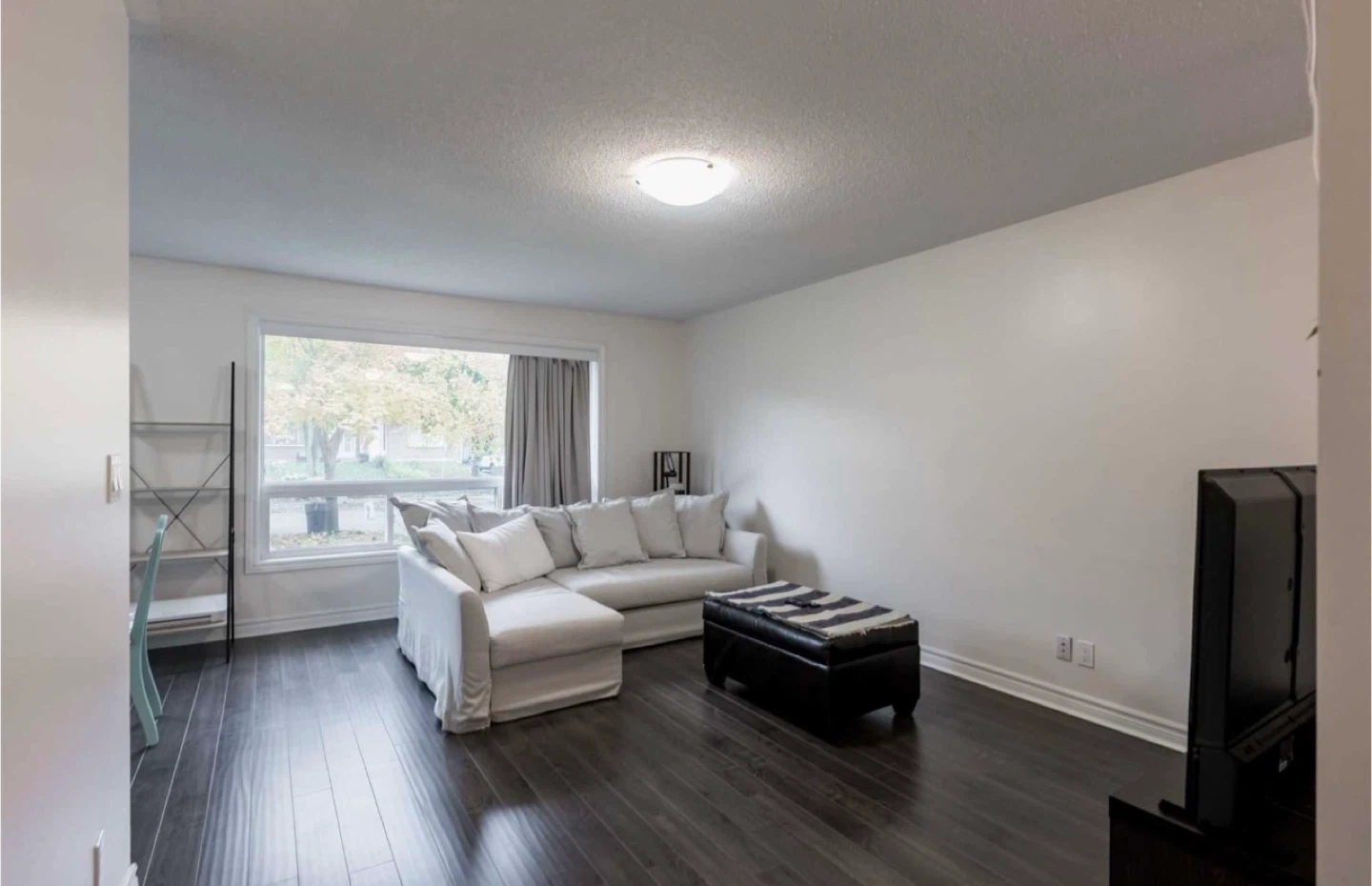 3+2 bedroom detached house in Newmarket - photo 4