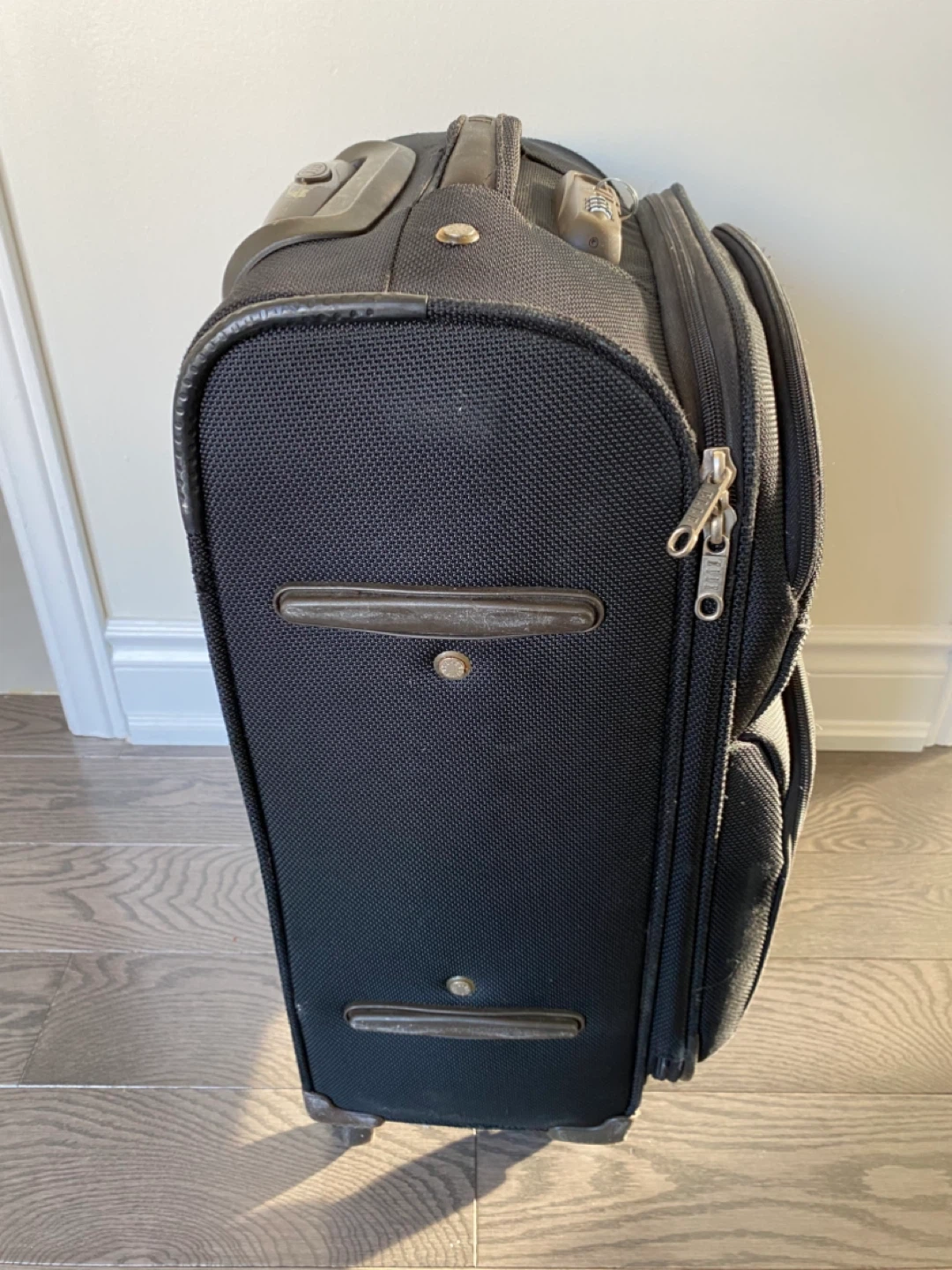 ELLE Black Rolling Suitcase - photo 2