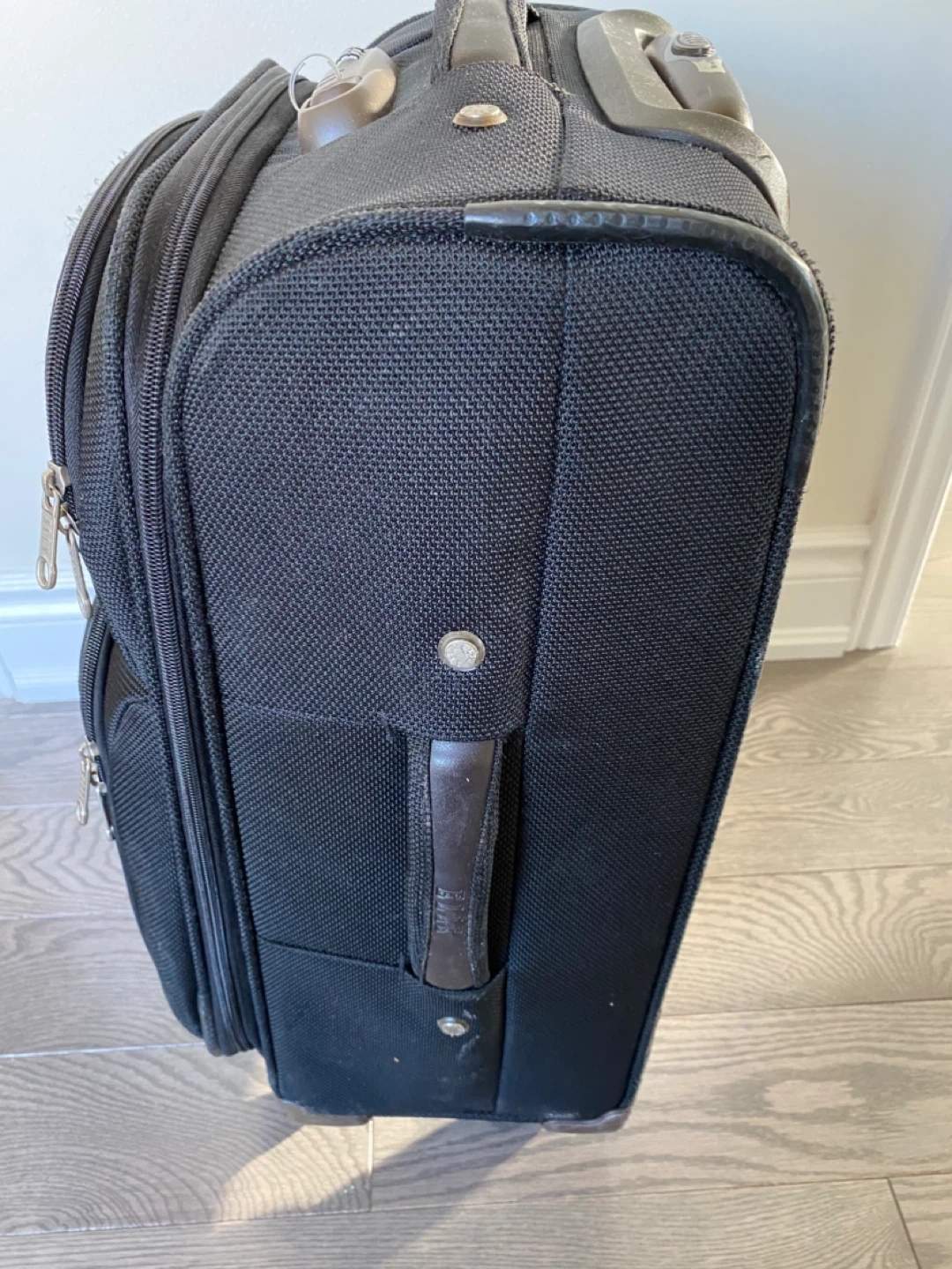 ELLE Black Rolling Suitcase - photo 4