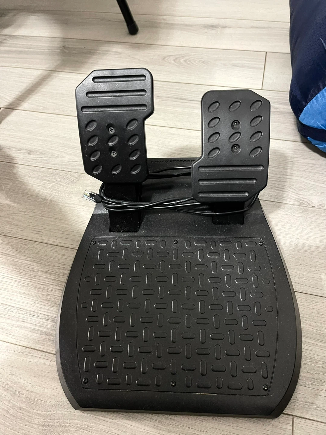 Thrustmaster T80 Racing Wheel & Pedal Set - photo 2