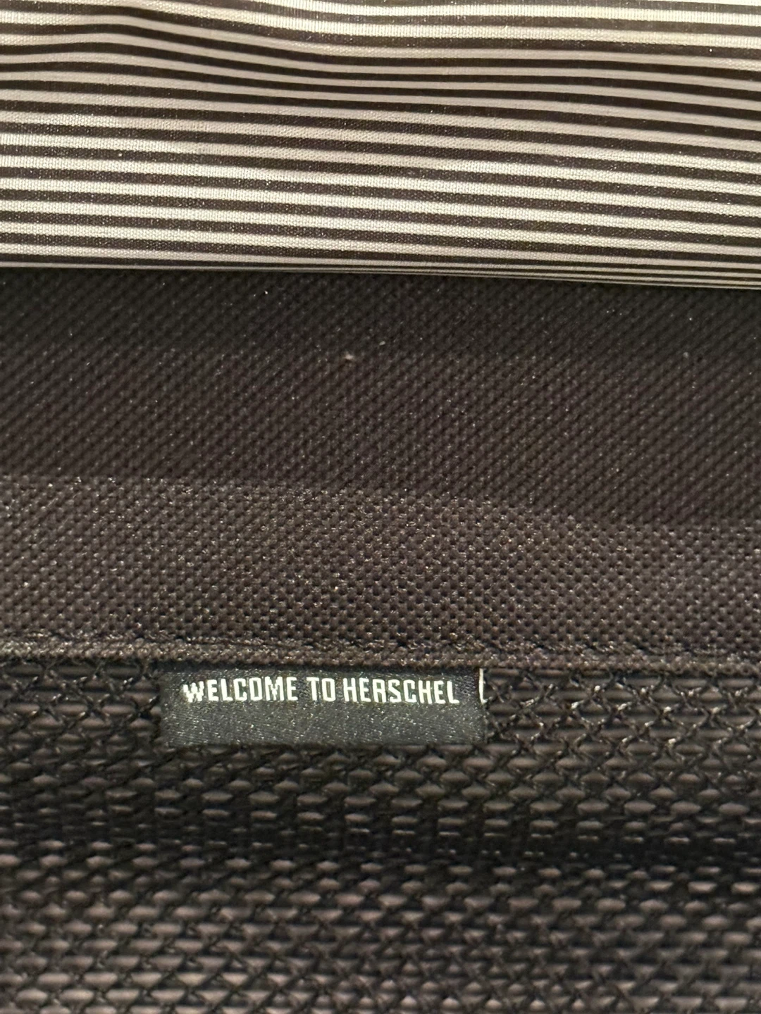 Herschel Carry-On Luggage - photo 3