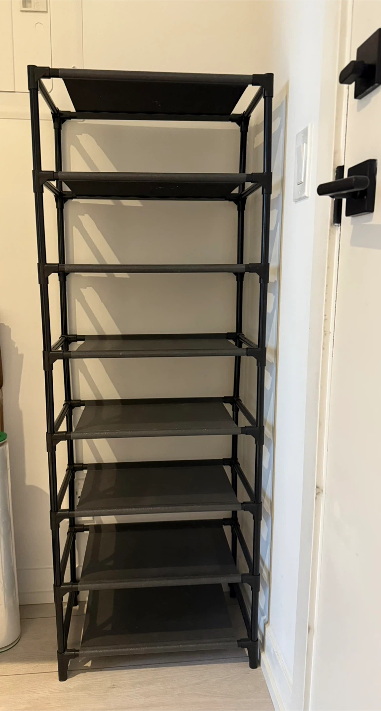 Adjustable shoe rack