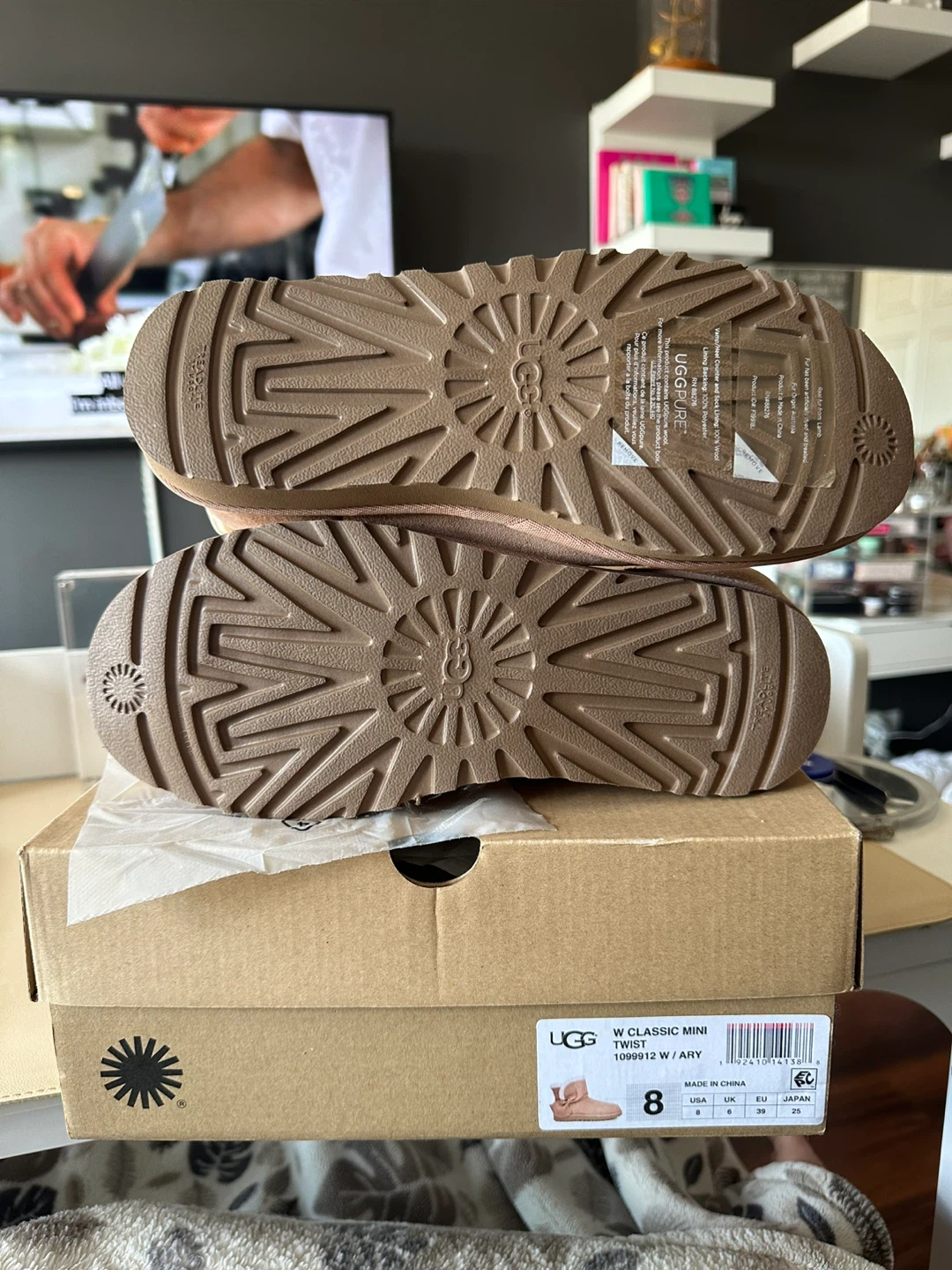 UGG Classic Mini Twist, Sand size 8 women, MINT NEW condition - photo 3