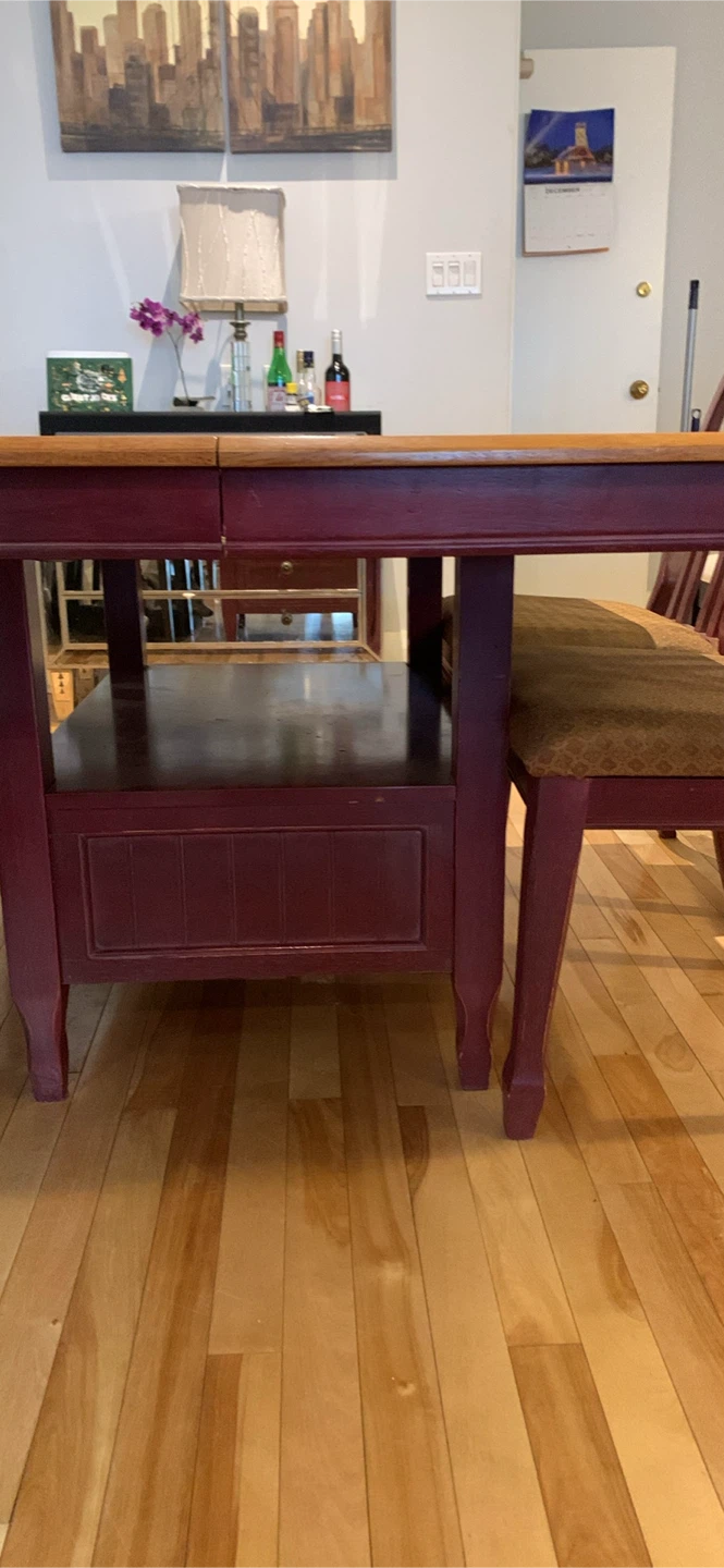 FREE Dining Room Table & Chairs (Seats 6–8)
