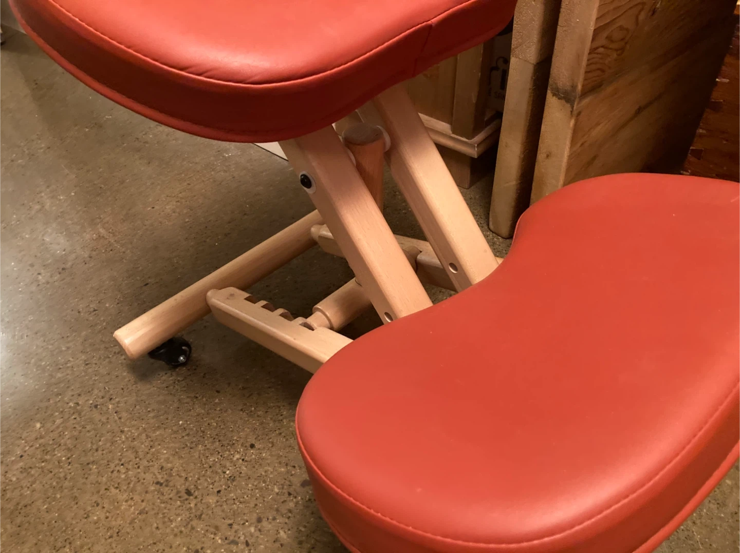kneeling chair - photo 2