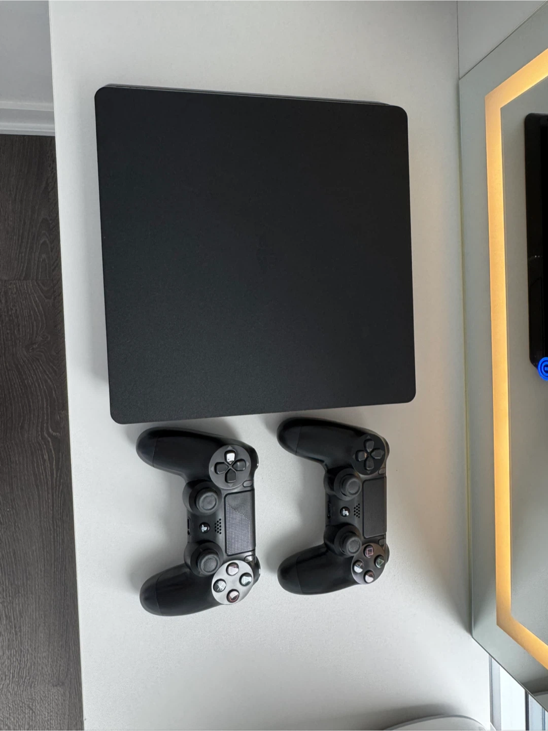 PlayStation 4 Console with 2 Controllers - photo 2
