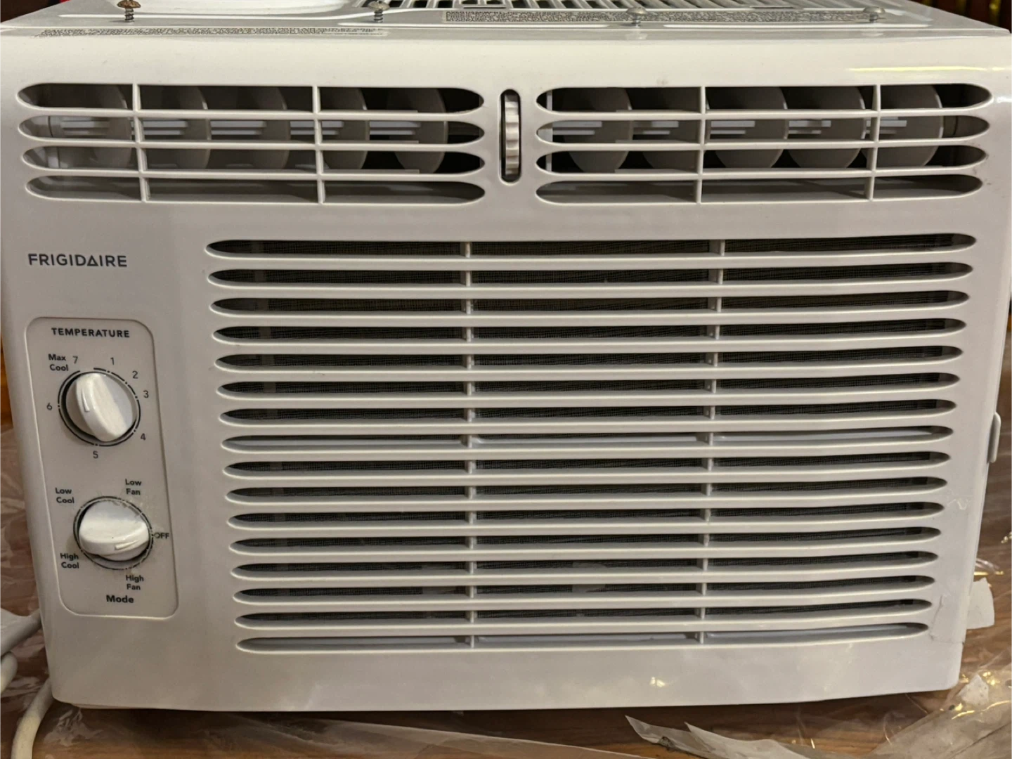 Frigidaire Window Air Conditioner - photo 2
