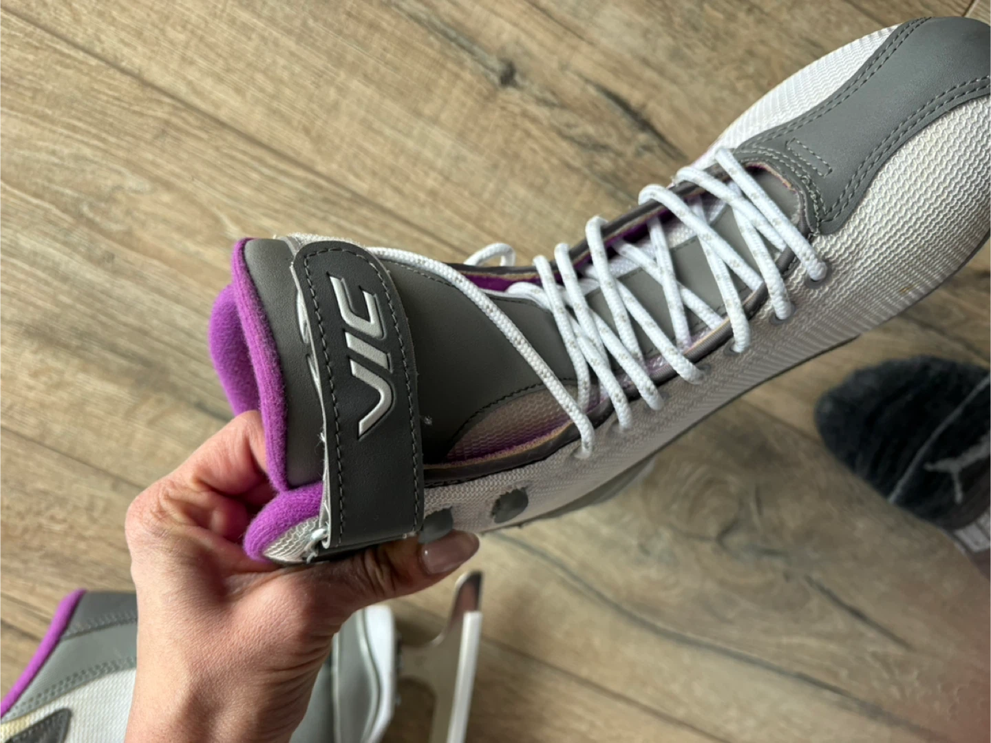 VIC Ice Skates - US Size 5 - photo 5