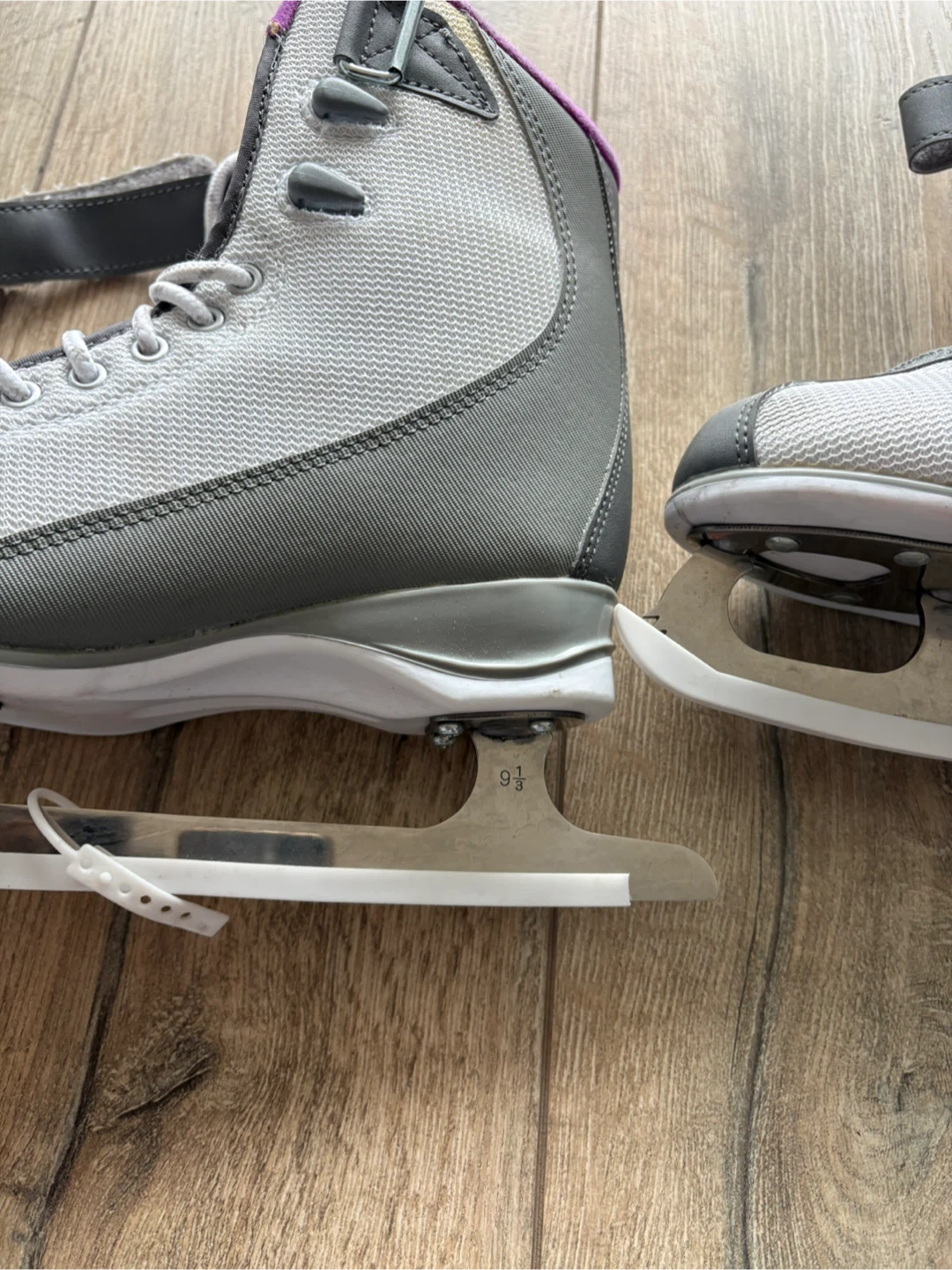 VIC Ice Skates - US Size 5 - photo 2