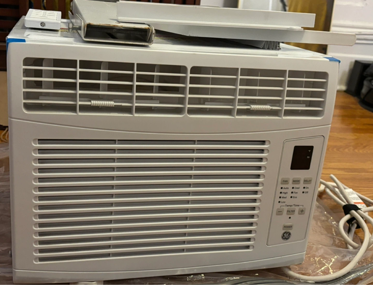 GE Window Air Conditioner with Remote - photo 2