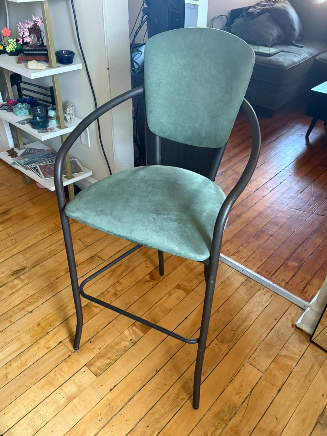 4 Green Chairs - photo 2