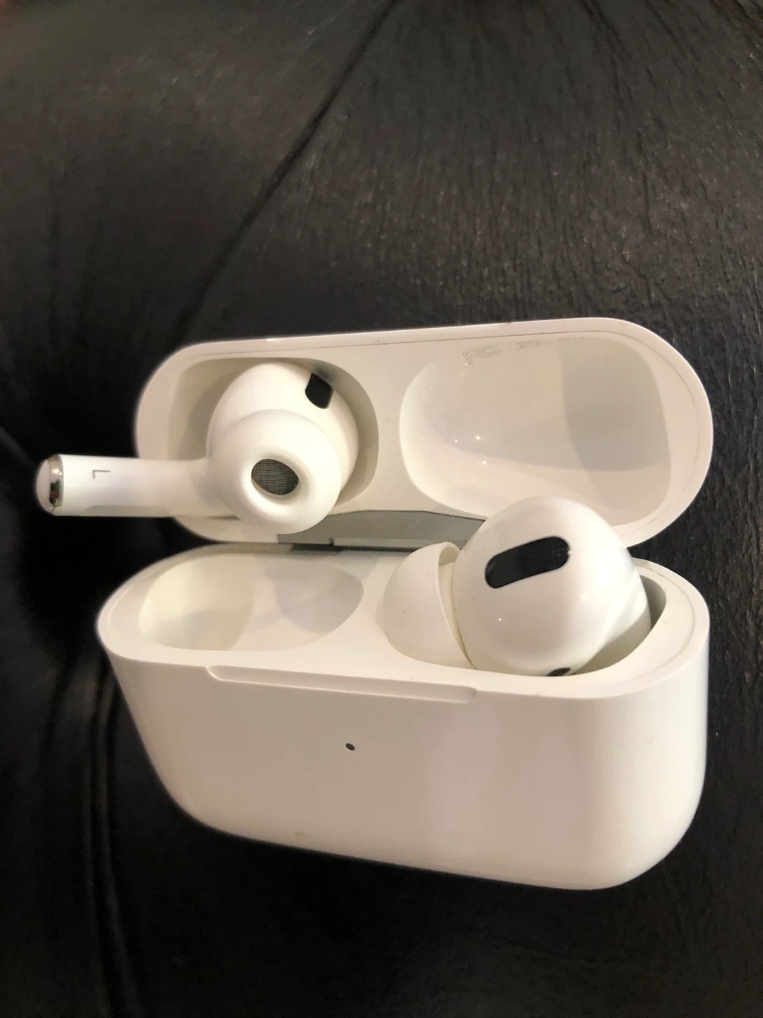 Apple AirPods Pro (1st generation) - photo 2