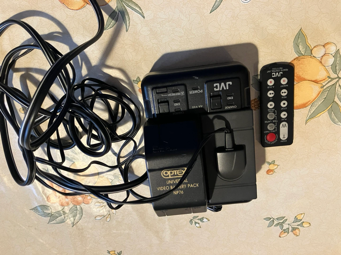 JVC GR-AX404U Compact VHS Camcorder - photo 5