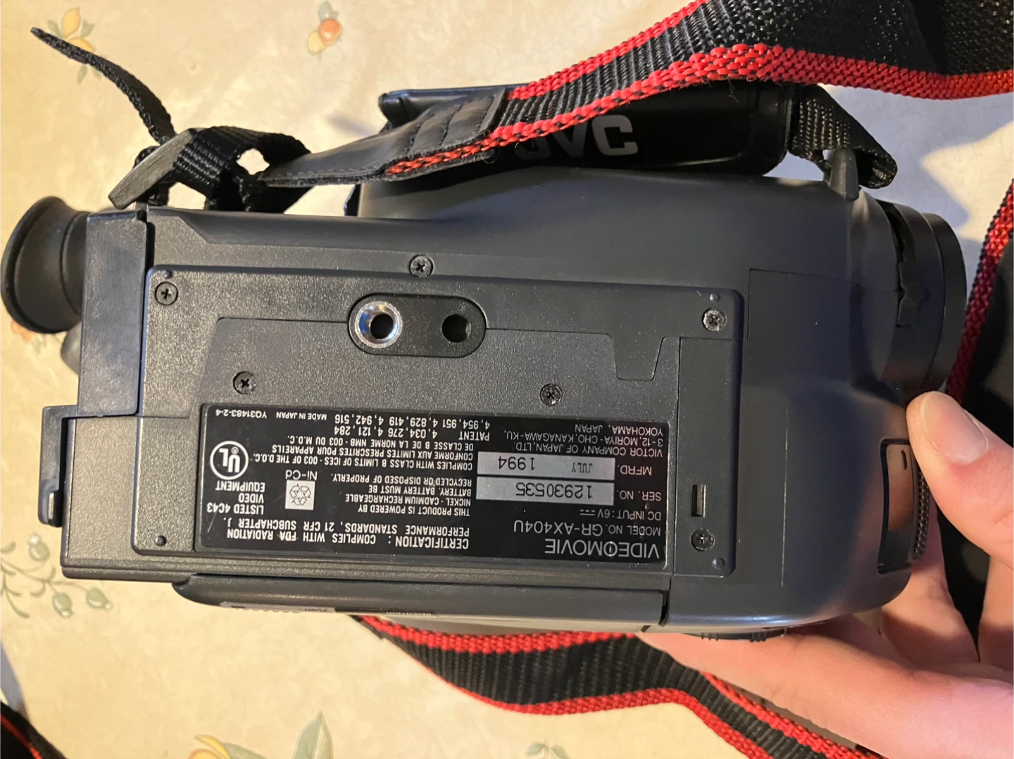 JVC GR-AX404U Compact VHS Camcorder - photo 4