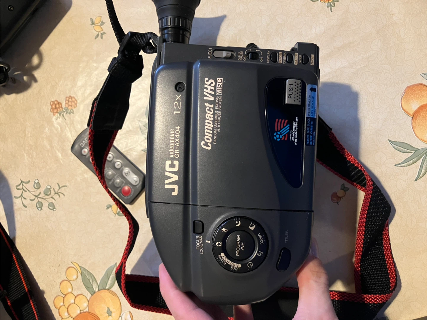 JVC GR-AX404U Compact VHS Camcorder - photo 3