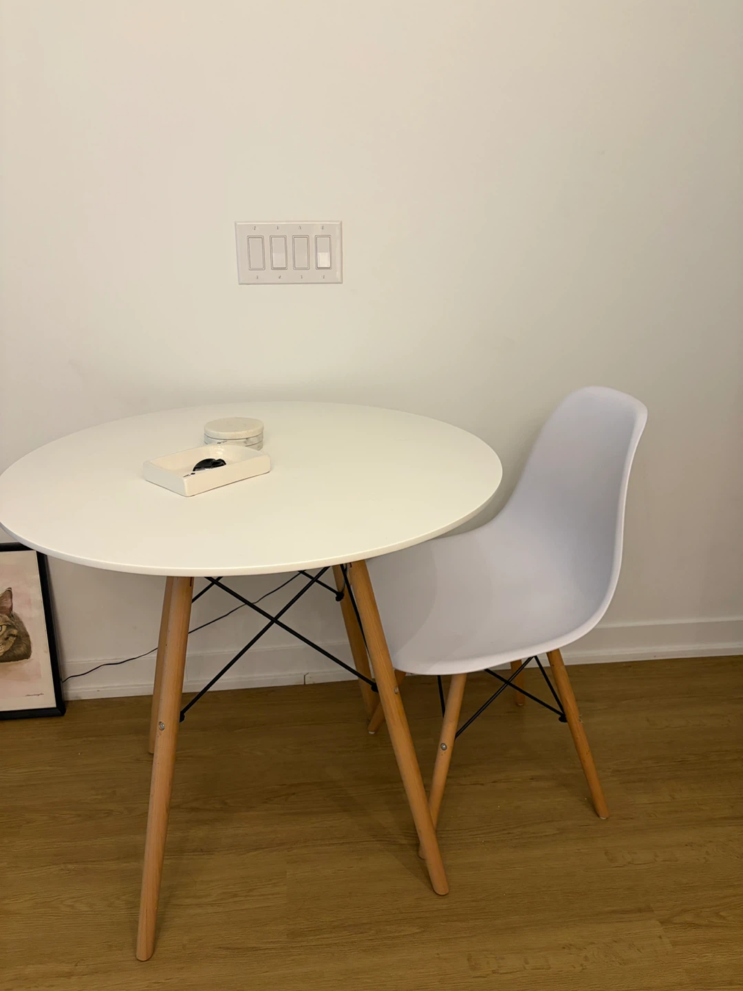 Round White Dining Table with Chair