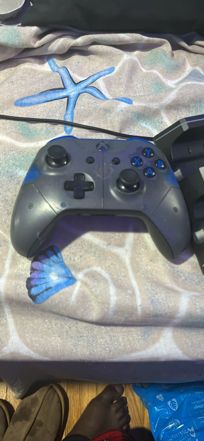 Custom Xbox Controller + Charger - photo 2
